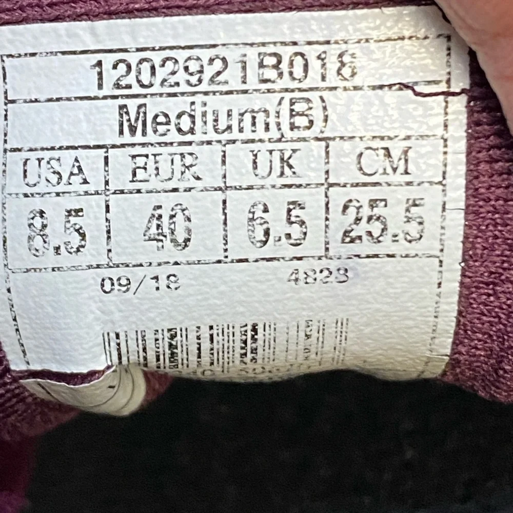 Brooks Ricochet LE women's running shoes in a black, grey, and burgundy Size 8.5 - Picture 11 of 11
